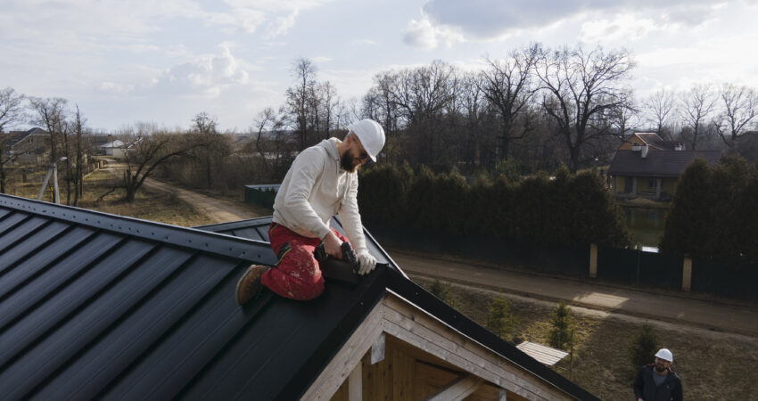 Professional gutter cleaning and siding cleaning service in Ottawa